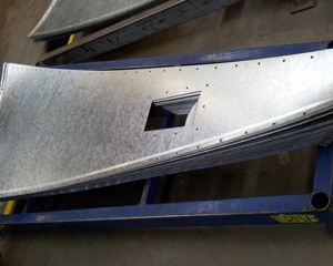 Stamped bottom hopper w/ discharger 2.75m 70th